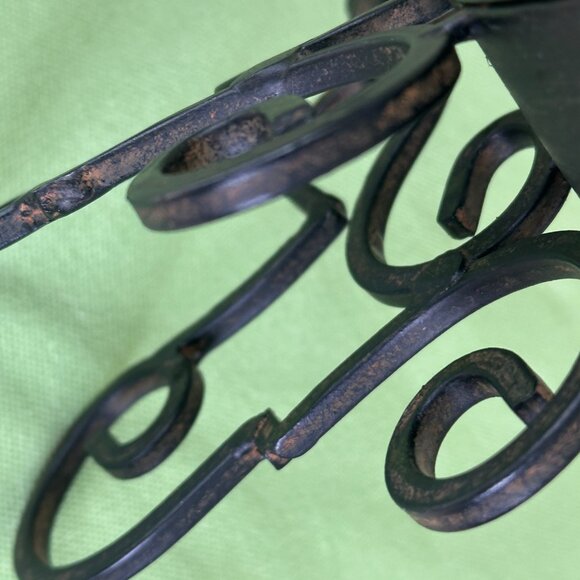 DECORATIVE MANTEL/TABLE CLOCK W/ANTIQUED DETAILING:PRE-OWNED - Picture 12 of 15